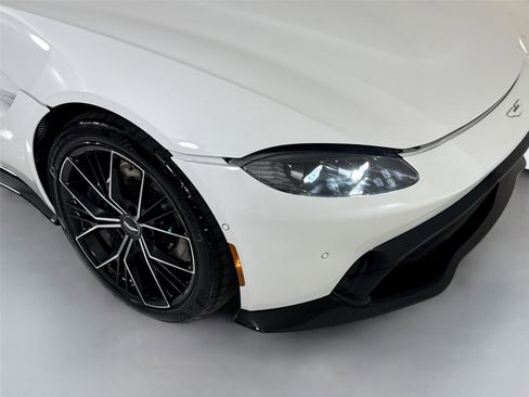 Used 2022 Aston Martin V8 Vantage Coupe image 33