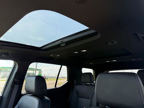 Used 2023 Chevrolet Traverse LT w/ LT Premium Package AWD/4WD image 14