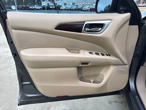 Used 2015 Nissan Pathfinder SL w/ SL Tech Package image 14