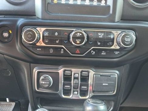 Used 2021 Jeep Wrangler Unlimited Sahara w/ LED Lighting Group AWD/4WD image 10