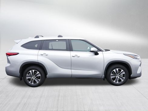 Certified 2023 Toyota Highlander XLE image 8