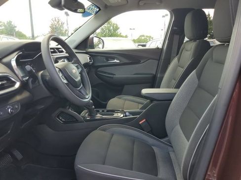 Used 2023 Chevrolet TrailBlazer LT w/ Convenience Package FWD image 11