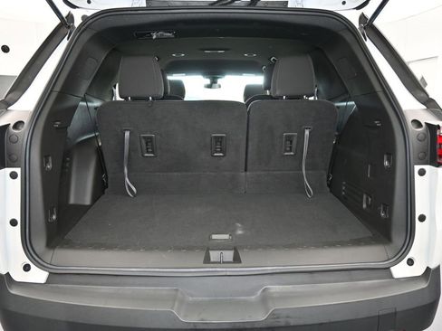 Used 2023 Chevrolet Traverse LT image 37