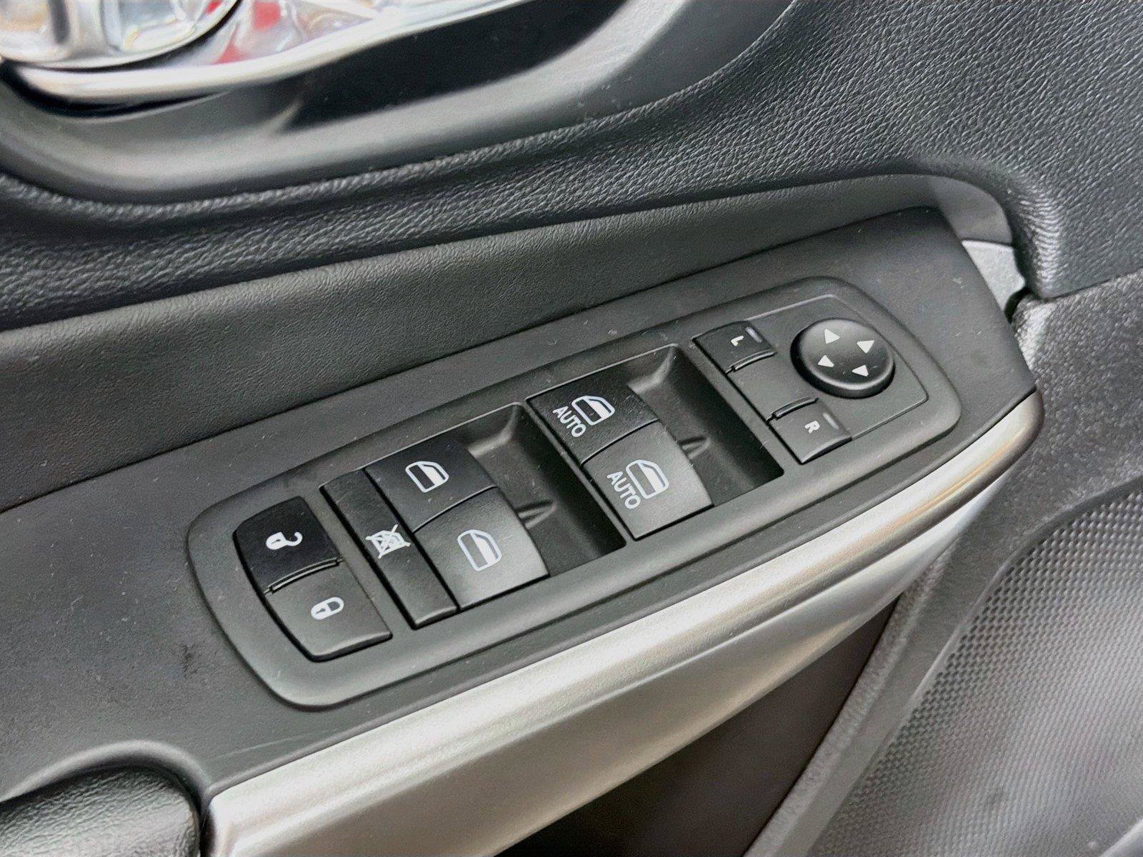 Used 2021 Jeep Cherokee Latitude Lux w/ Comfort/Convenience Group AWD/4WD image 23