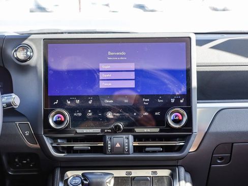 Used 2025 Lexus GX 550 w/ Cold Area Package AWD/4WD image 17