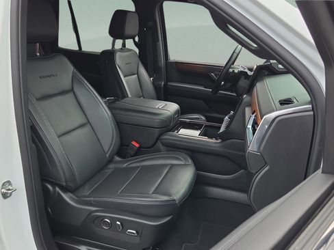 Used 2025 GMC Yukon Denali image 21