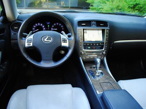 Used 2011 Lexus IS 350C w/ Luxury Pkg image 17