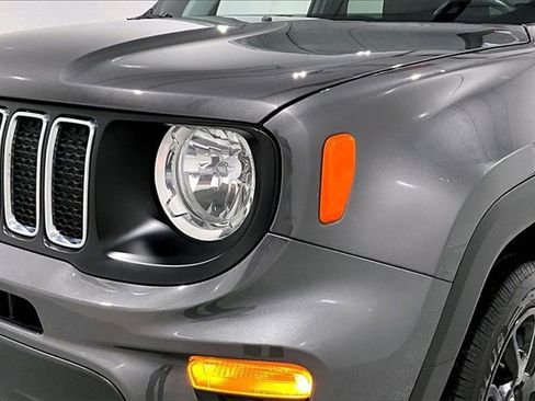 Used 2019 Jeep Renegade Latitude w/ Cold Weather Group image 33