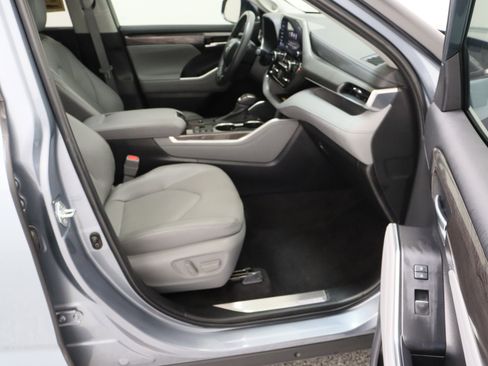 Used 2023 Toyota Highlander Limited FWD image 41