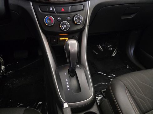 Used 2022 Chevrolet Trax LT w/ Sport Edition FWD image 27