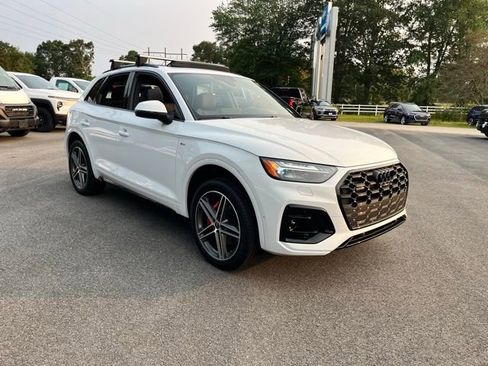 Used 2024 Audi Q5 e Prestige w/ Prestige Package image 4