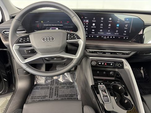 Certified 2025 Audi Q5 Premium Plus AWD/4WD image 3