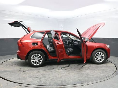 Used 2018 Volvo XC60 T5 Momentum w/ Convenience Package image 47