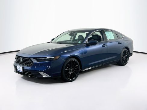 Used 2023 Honda Accord Touring image 1