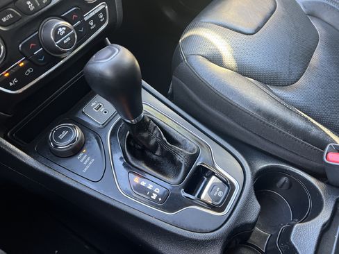 Used 2020 Jeep Cherokee Limited AWD/4WD image 22