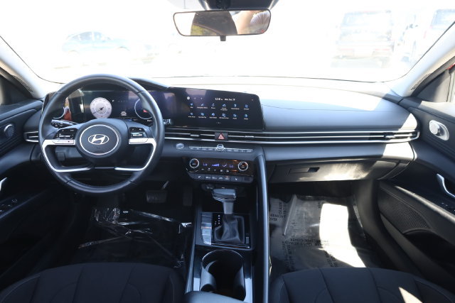 Used 2025 Hyundai Elantra SEL FWD image 16