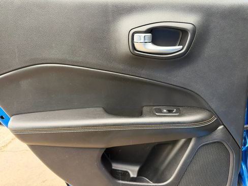 Used 2018 Jeep Compass Sport w/ Cold Weather Group FWD image 11