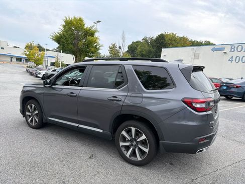 Certified 2025 Honda Pilot Touring image 8