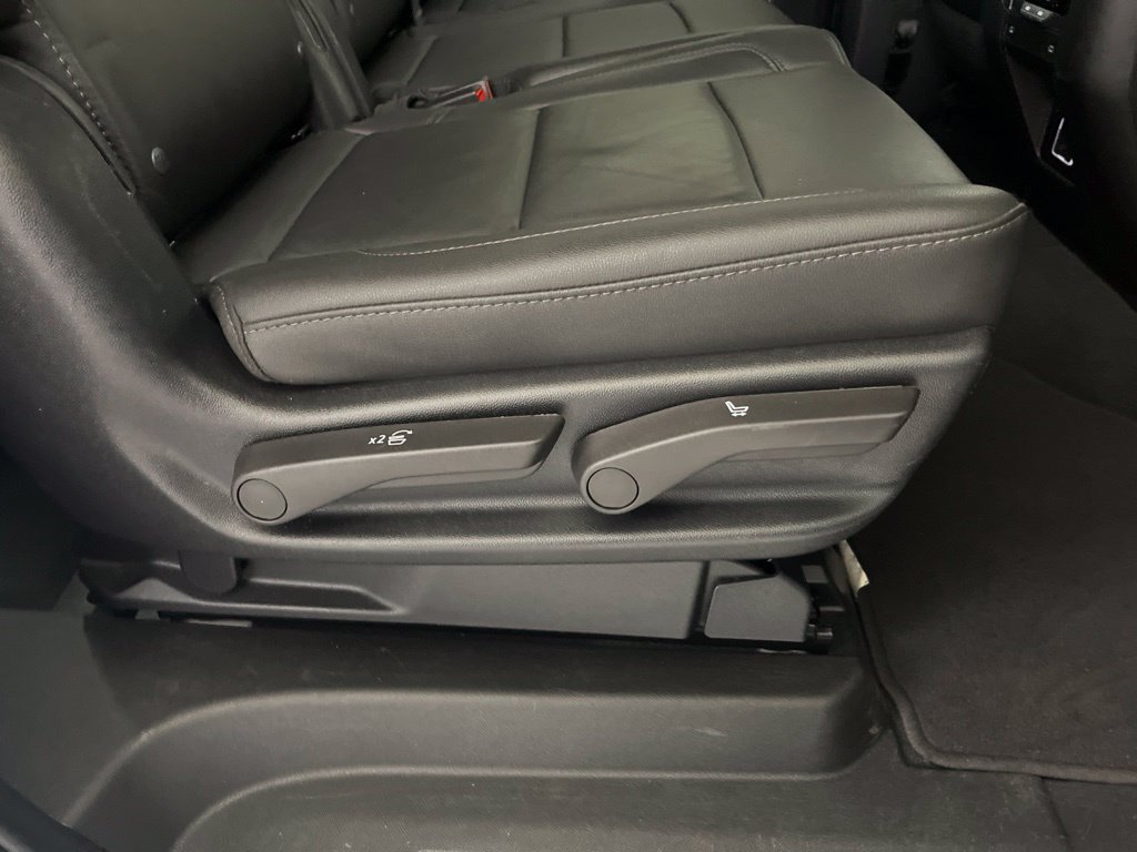 Used 2025 Chevrolet Suburban Z71 AWD/4WD image 60
