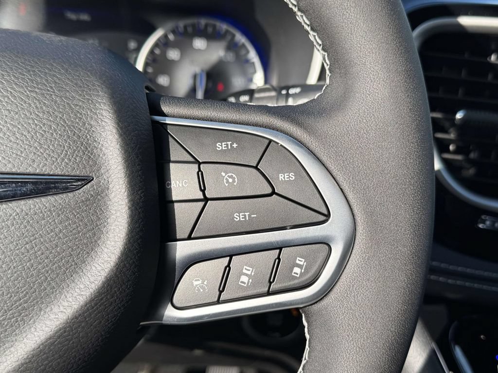 New 2026 Chrysler Pacifica Select FWD image 21