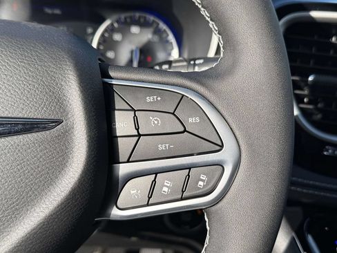 New 2026 Chrysler Pacifica Select FWD image 21
