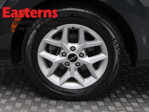 Used 2023 Kia Soul LX w/ LX Technology Package image 32