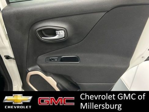 Used 2016 Jeep Renegade Latitude image 29