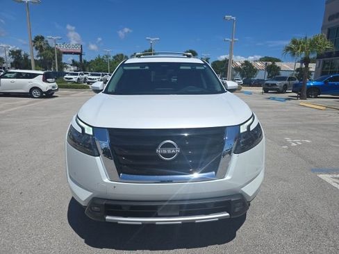 Used 2025 Nissan Pathfinder Platinum w/ Cargo Package FWD image 7