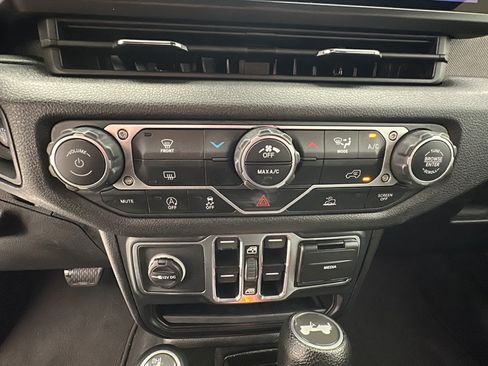 Used 2024 Jeep Wrangler Unlimited Sport AWD/4WD image 17