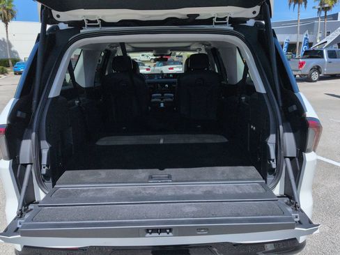 Certified 2025 Lincoln Navigator L Reserve AWD/4WD image 13