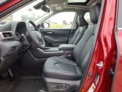 New 2026 Toyota Highlander XLE image 11