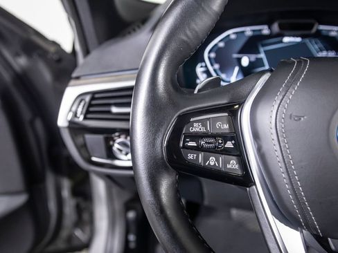 Used 2022 BMW 530e w/ Premium Package RWD image 34