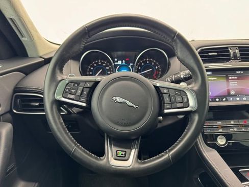 Used 2019 Jaguar F-PACE R-Sport image 24