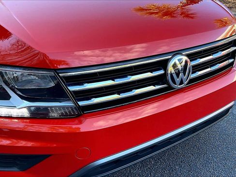 Used 2019 Volkswagen Tiguan SE w/ Panoramic Sunroof Package image 29