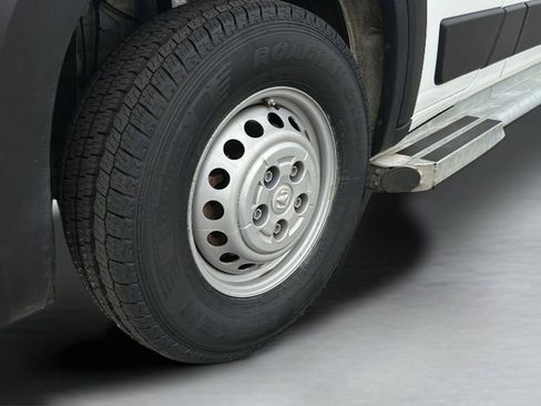 Used 2025 RAM ProMaster 2500 w/ U-Haul Equipment Group FWD image 32