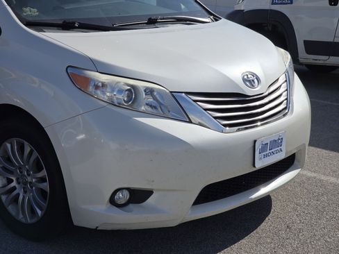 Used 2017 Toyota Sienna XLE FWD image 7
