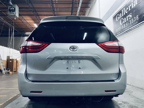 Used 2017 Toyota Sienna LE FWD image 5