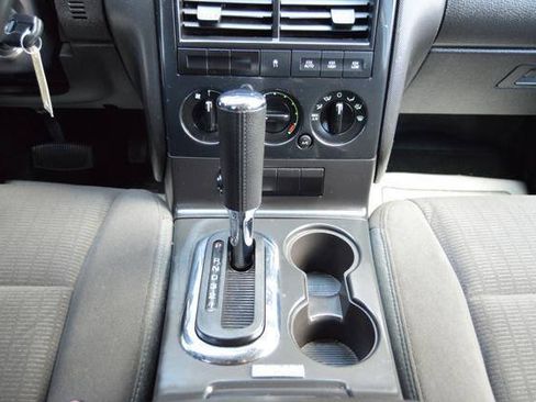 Used 2010 Ford Explorer Sport Trac XLT AWD/4WD image 25