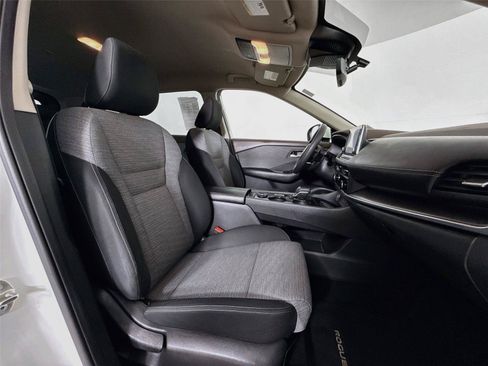 Used 2023 Nissan Rogue SV AWD/4WD image 27