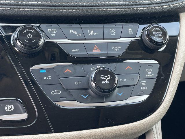 Used 2022 Chrysler Pacifica Limited FWD image 19