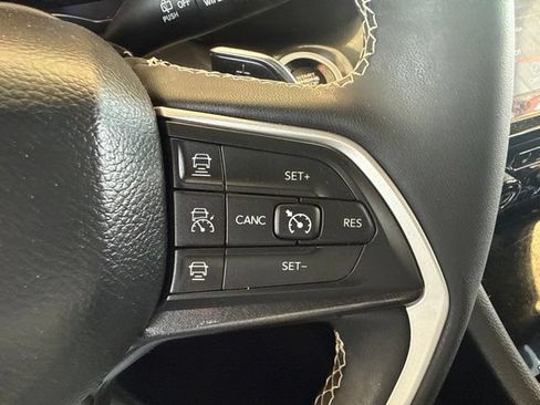 Used 2023 Jeep Grand Cherokee L Laredo AWD/4WD image 17