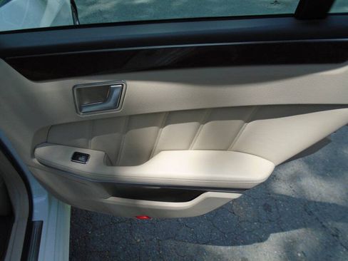 Used 2014 Mercedes-Benz E 350 Sedan image 24