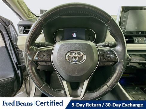 Used 2019 Toyota RAV4 Limited image 12