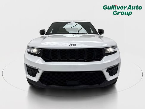 Used 2025 Jeep Grand Cherokee Limited w/ Black Appearance Package image 14