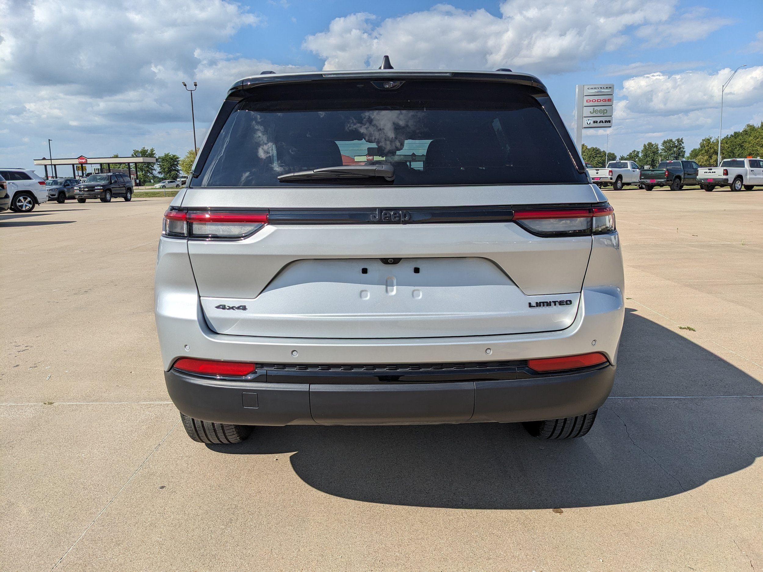 Used 2025 Jeep Grand Cherokee Limited w/ Luxury Tech Group II AWD/4WD image 7