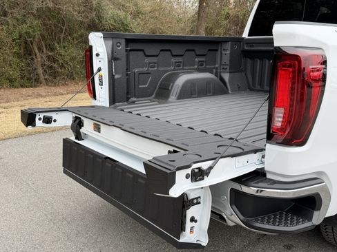 New 2026 GMC Sierra 1500 SLT w/ SLT Premium Plus Package image 17