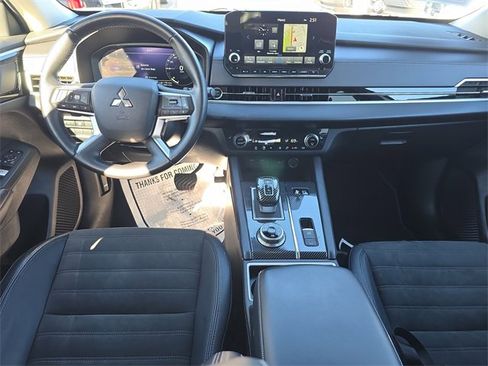 Used 2023 Mitsubishi Outlander SE image 16