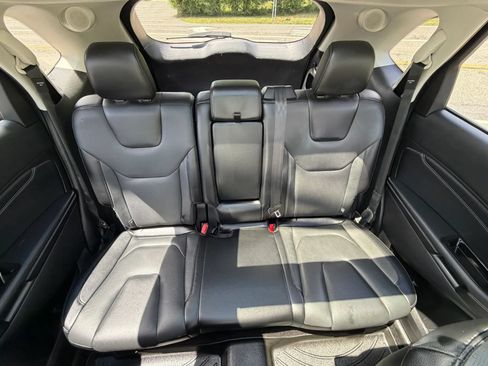 Used 2017 Ford Edge Titanium w/ Equipment Group 302A AWD/4WD image 17