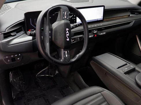 Used 2024 Kia EV9 Land image 6