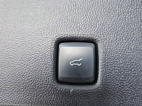 Used 2025 Ford Escape Platinum AWD/4WD image 20
